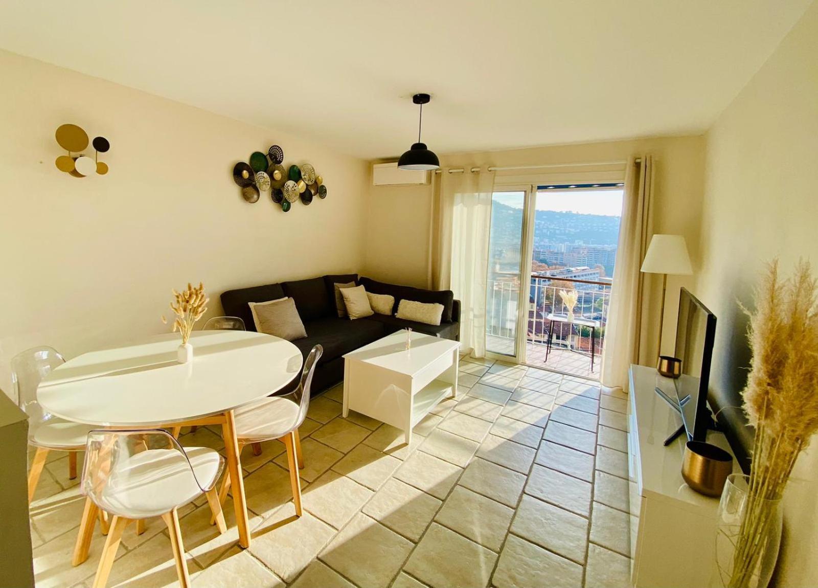 4 Pieces Avec Vue Et Stationnement Prive A * Niza
